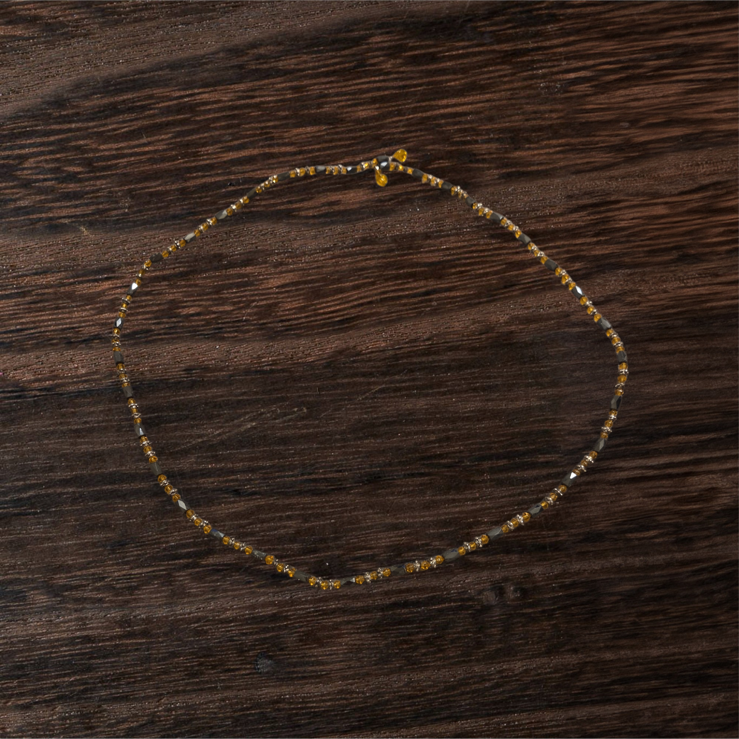 Magnetic necklace or bracelet