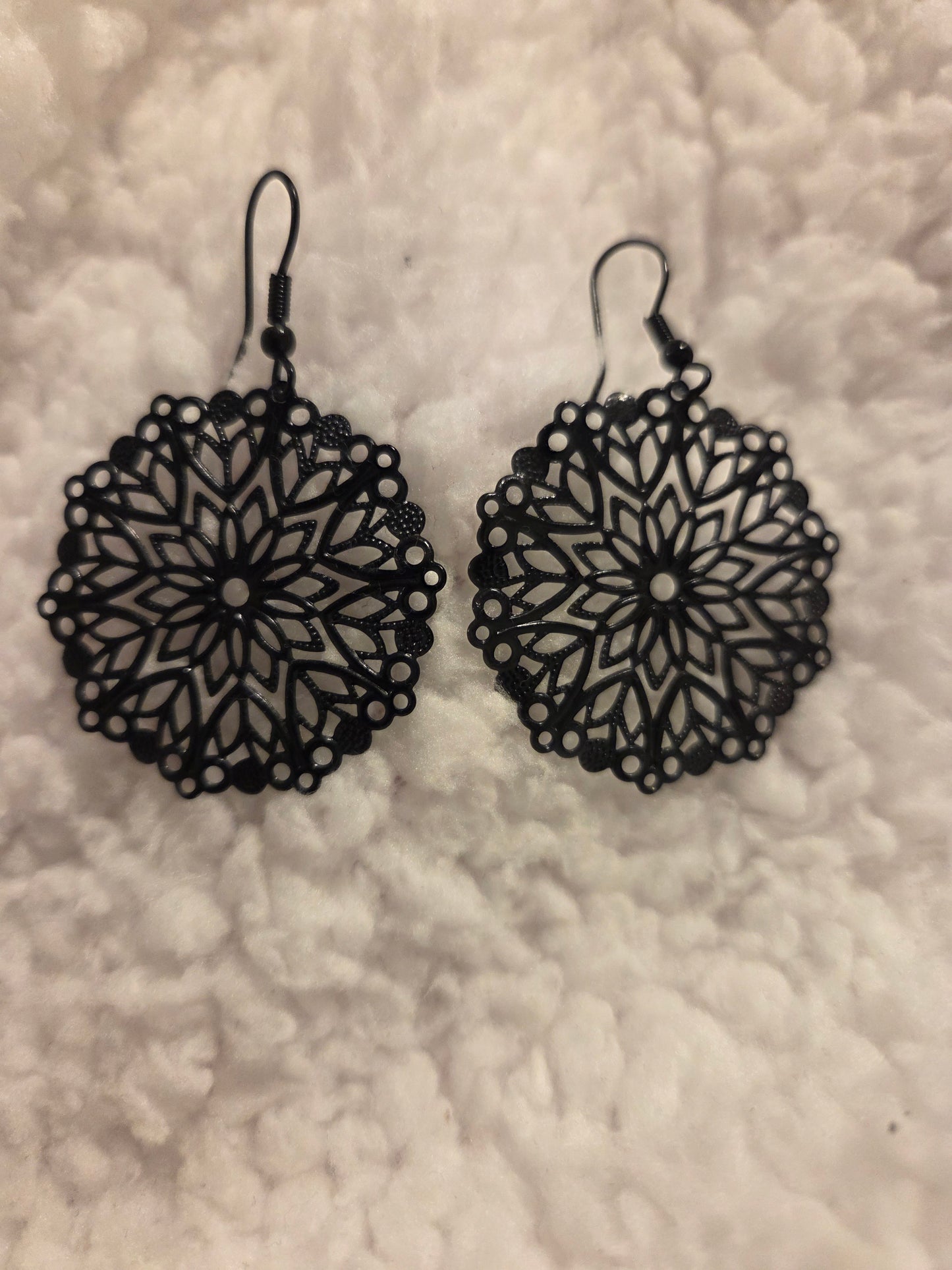 Black web earrings