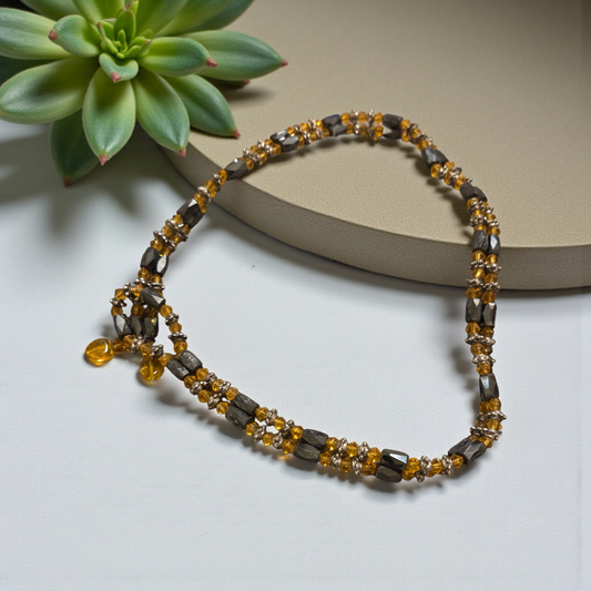 Magnetic necklace or bracelet